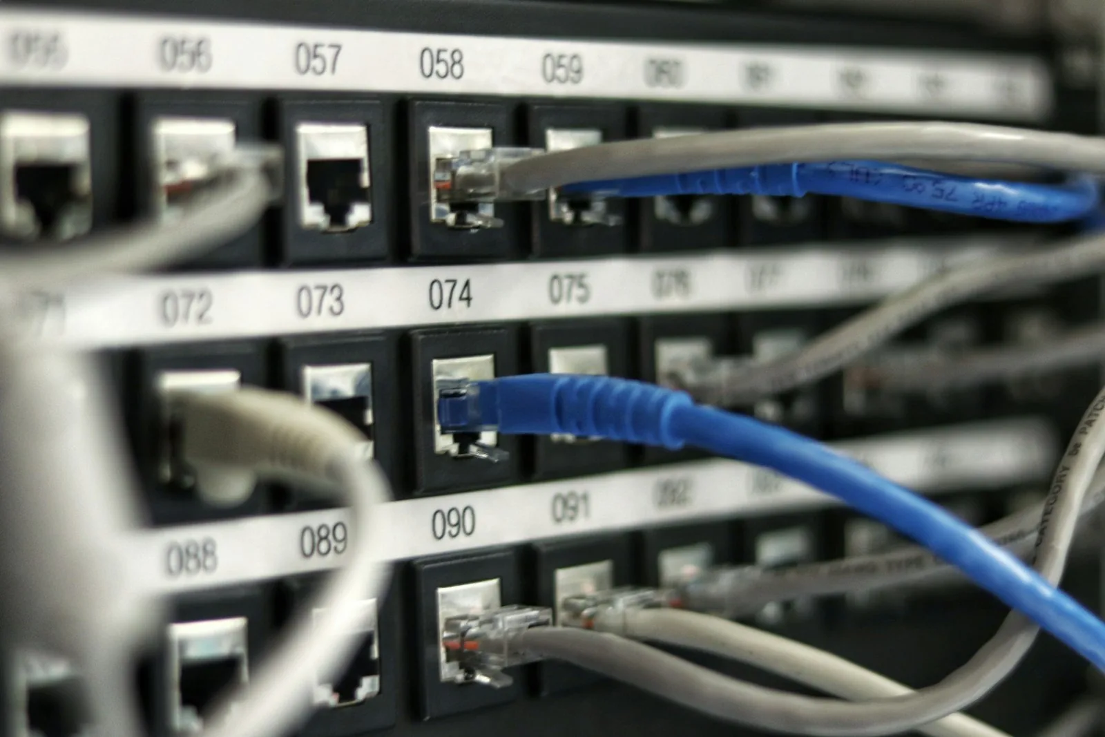Enterprise datacenter server rack storage drive arrays and SAS backplanes