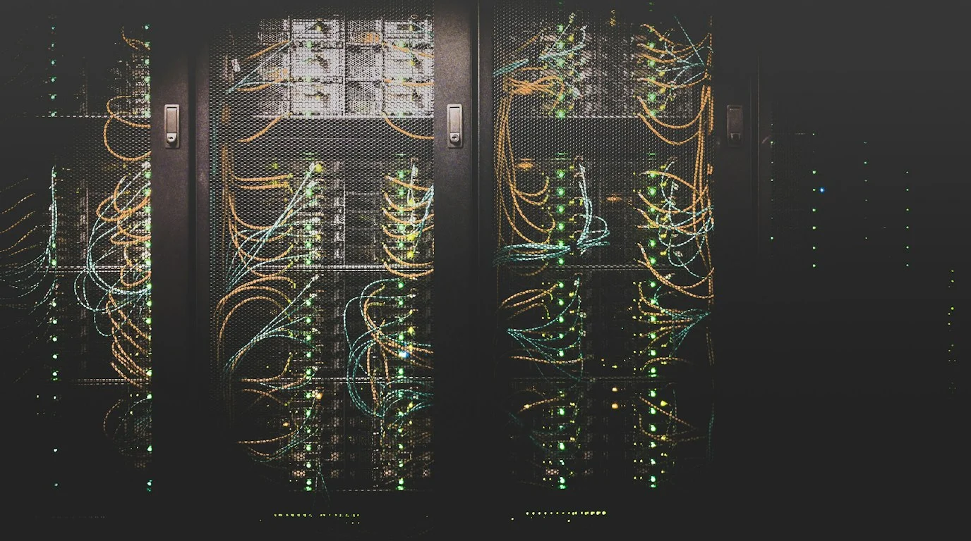 Datacenter enterprise architecture comparing Nutanix AHV hyperconverged infrastructure with VMware Cloud Foundation clusters