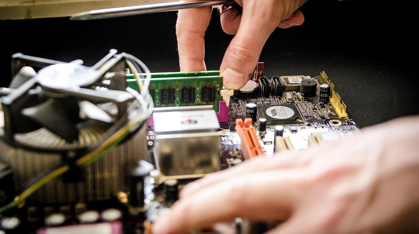 PCIe 5.0 SSD Heatsink Requirements: Thermal Throttling